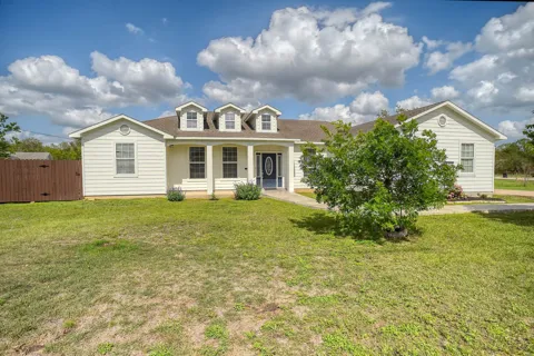 102 W Oak Loop