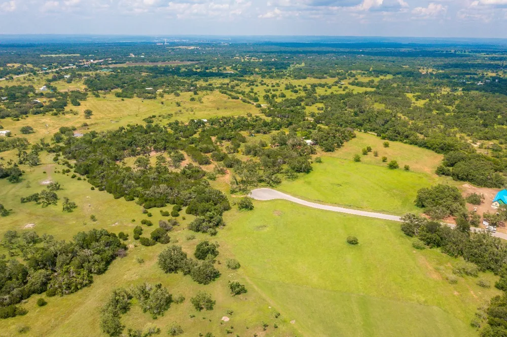 24 Lilly Lane Road Round Mountain, TX 78663