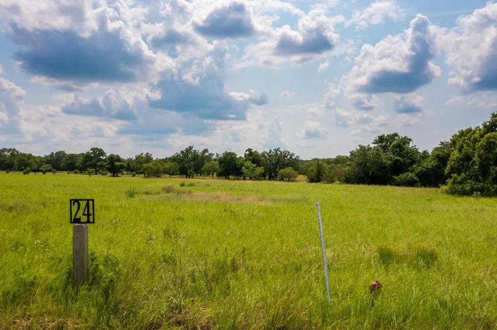 24 Lilly Lane Road Round Mountain, TX 78663