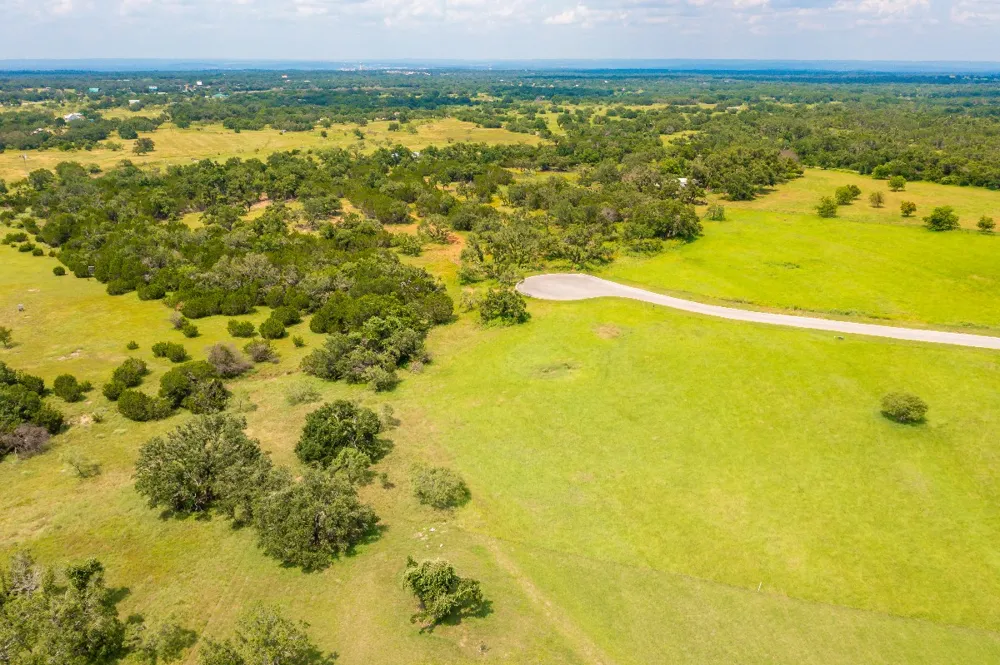 24 Lilly Lane Road Round Mountain, TX 78663