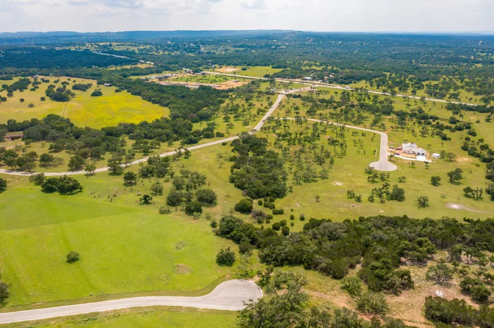 24 Lilly Lane Road Round Mountain, TX 78663