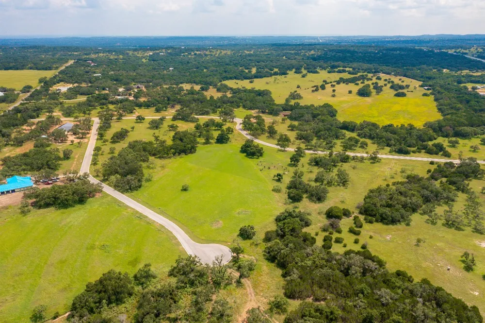 24 Lilly Lane Road Round Mountain, TX 78663