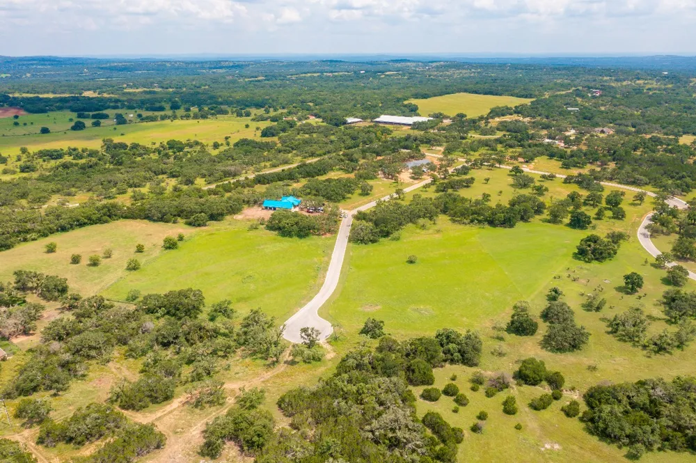24 Lilly Lane Road Round Mountain, TX 78663