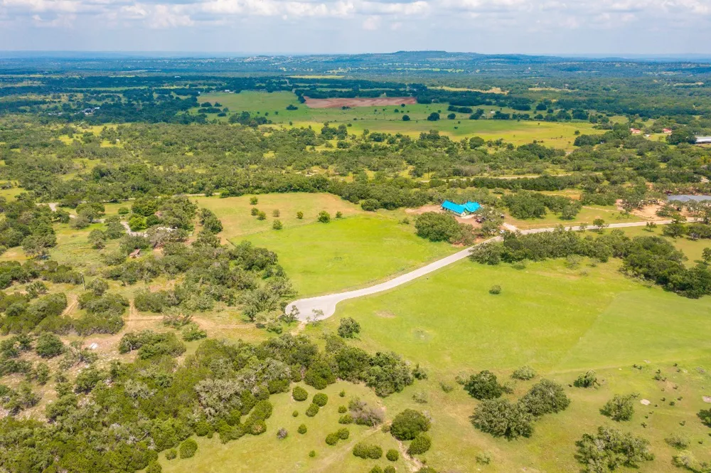 24 Lilly Lane Road Round Mountain, TX 78663