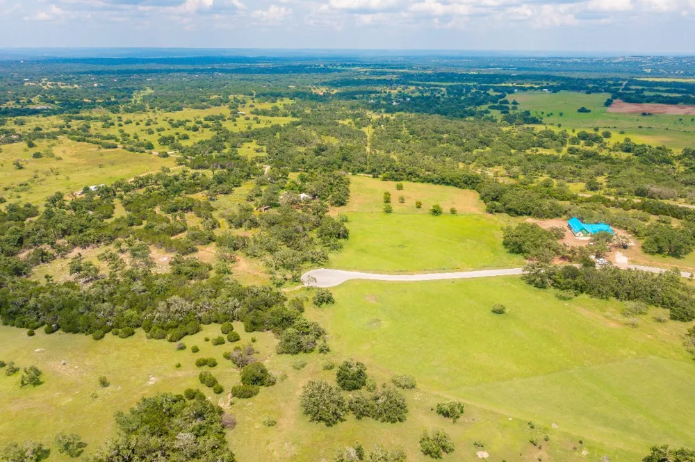 24 Lilly Lane Road Round Mountain, TX 78663