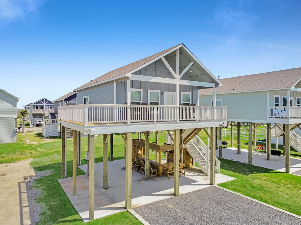 1094 Shady Lane Gilchrist, TX 77617