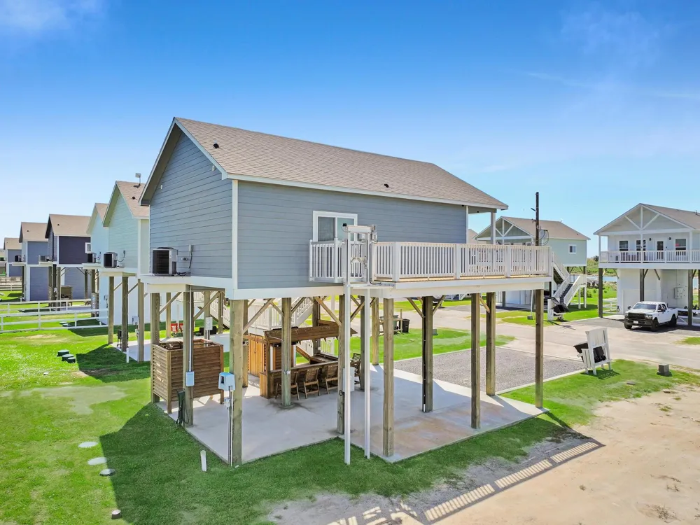 1094 Shady Lane Gilchrist, TX 77617
