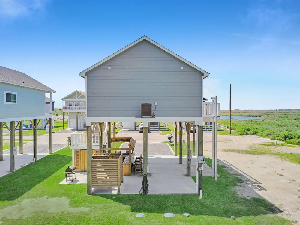 1094 Shady Lane Gilchrist, TX 77617