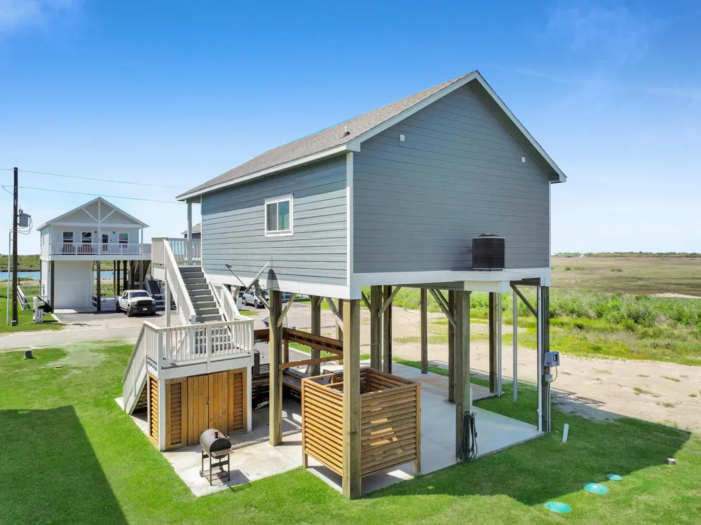 1094 Shady Lane Gilchrist, TX 77617
