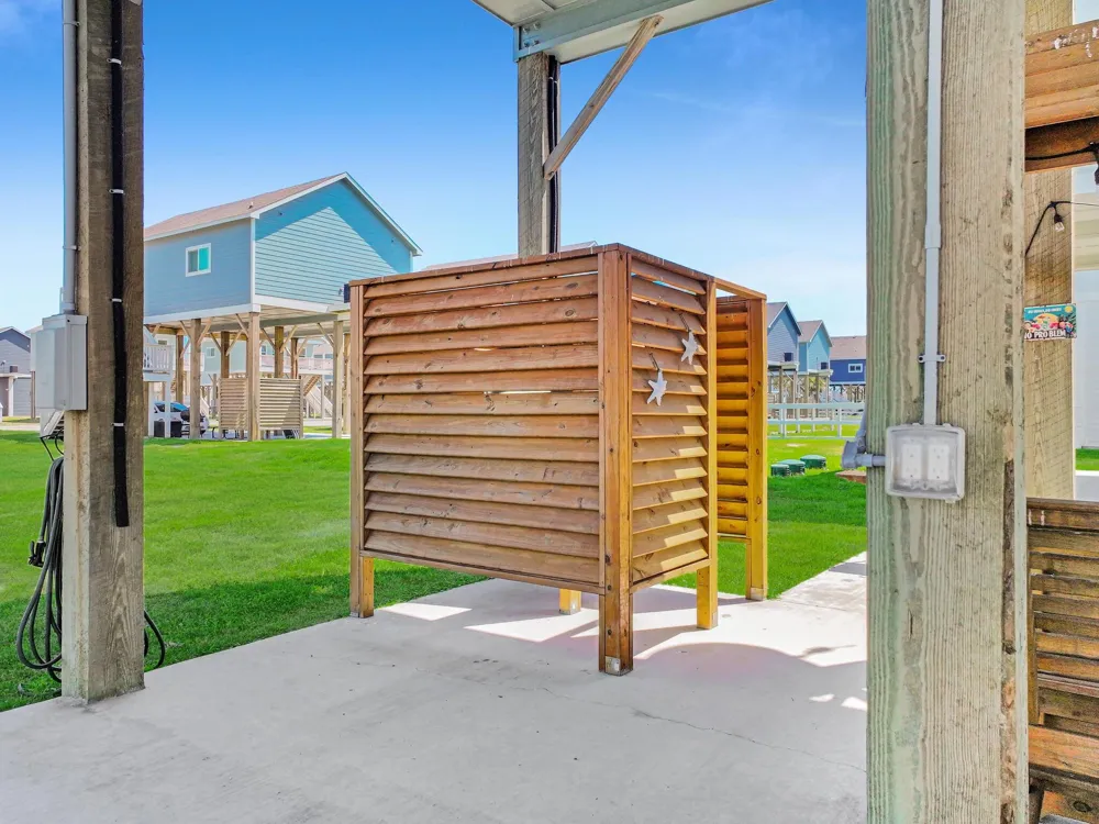 1094 Shady Lane Gilchrist, TX 77617