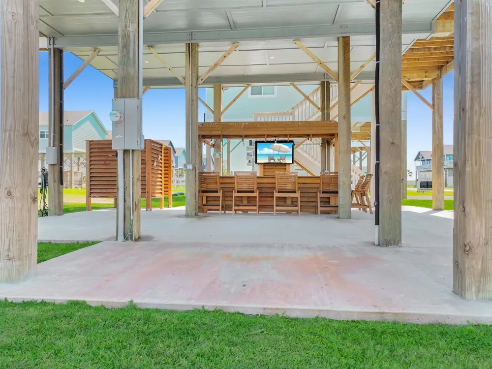 1094 Shady Lane Gilchrist, TX 77617