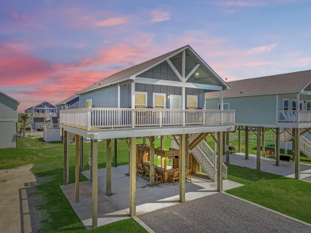 1094 Shady Lane Gilchrist, TX 77617