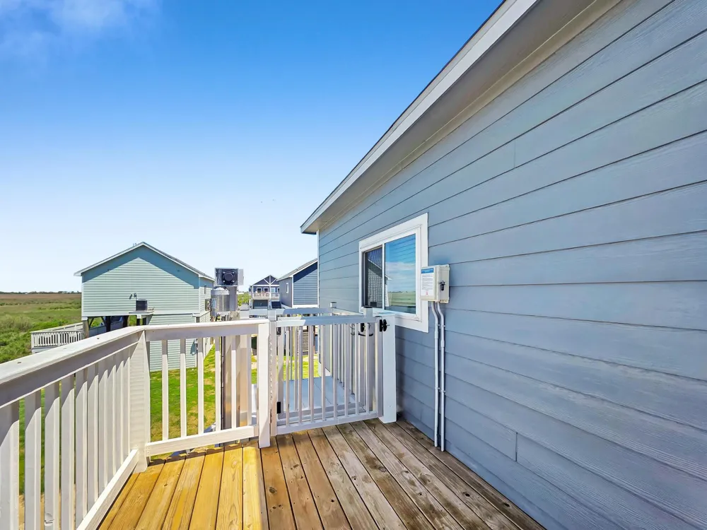 1094 Shady Lane Gilchrist, TX 77617