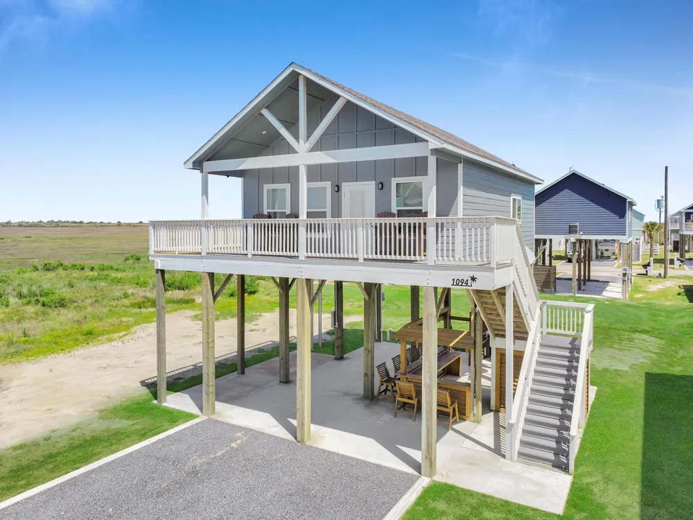 1094 Shady Lane Gilchrist, TX 77617