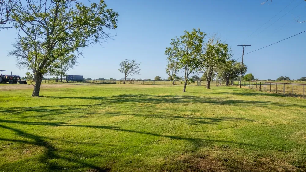 3971 Us Highway 77 S Hallettsville, TX 77964