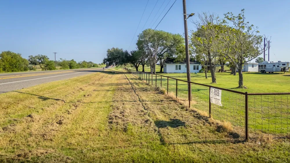 3971 Us Highway 77 S Hallettsville, TX 77964