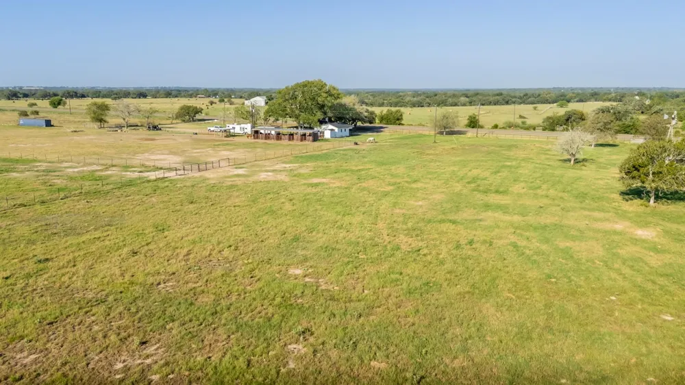 3971 Us Highway 77 S Hallettsville, TX 77964