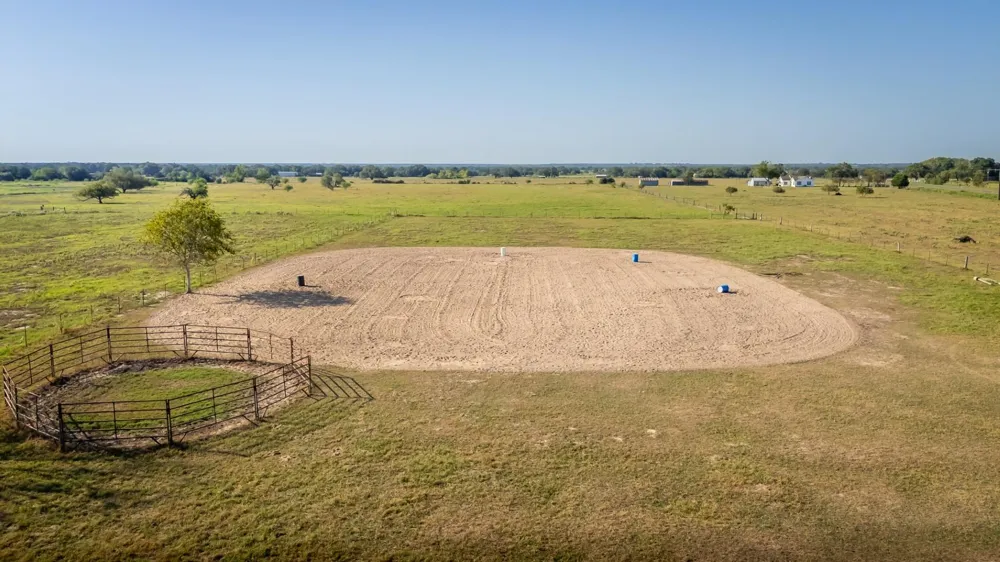 3971 Us Highway 77 S Hallettsville, TX 77964