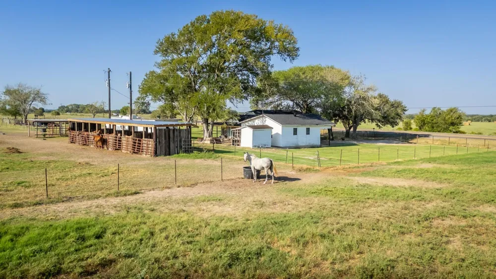 3971 Us Highway 77 S Hallettsville, TX 77964
