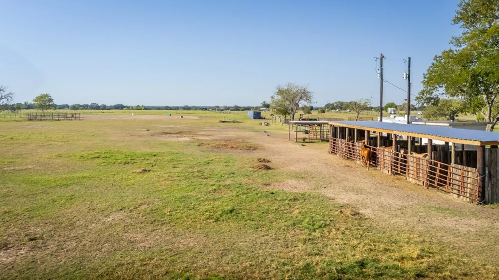 3971 Us Highway 77 S Hallettsville, TX 77964
