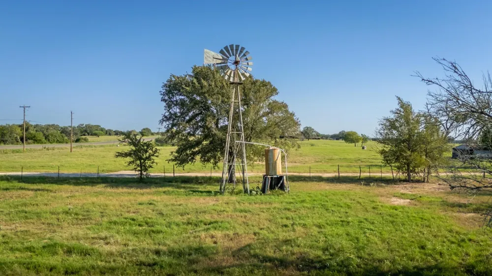 3971 Us Highway 77 S Hallettsville, TX 77964