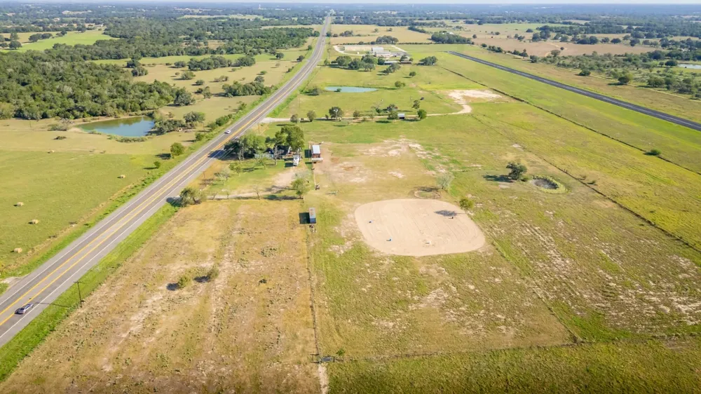 3971 Us Highway 77 S Hallettsville, TX 77964