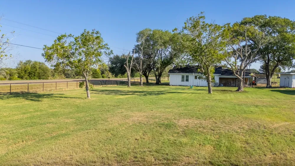 3971 Us Highway 77 S Hallettsville, TX 77964