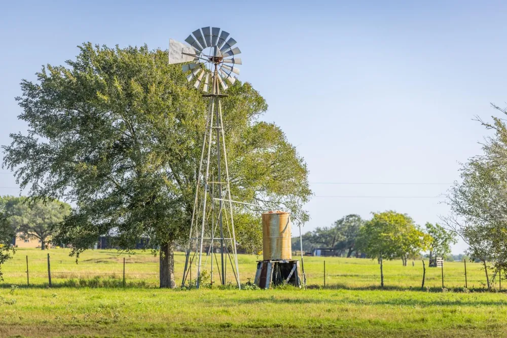 3971 Us Highway 77 S Hallettsville, TX 77964