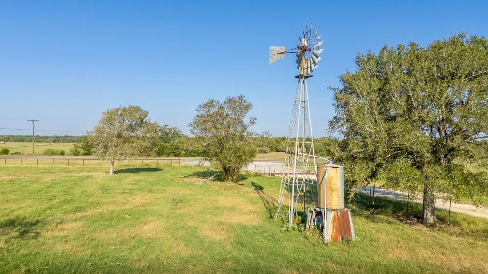 3971 Us Highway 77 S Hallettsville, TX 77964