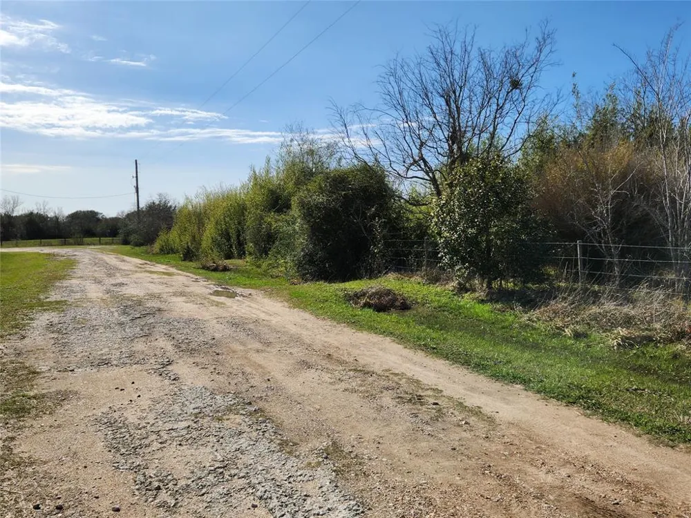9810 E Creek Bend Drive Needville, TX 77461