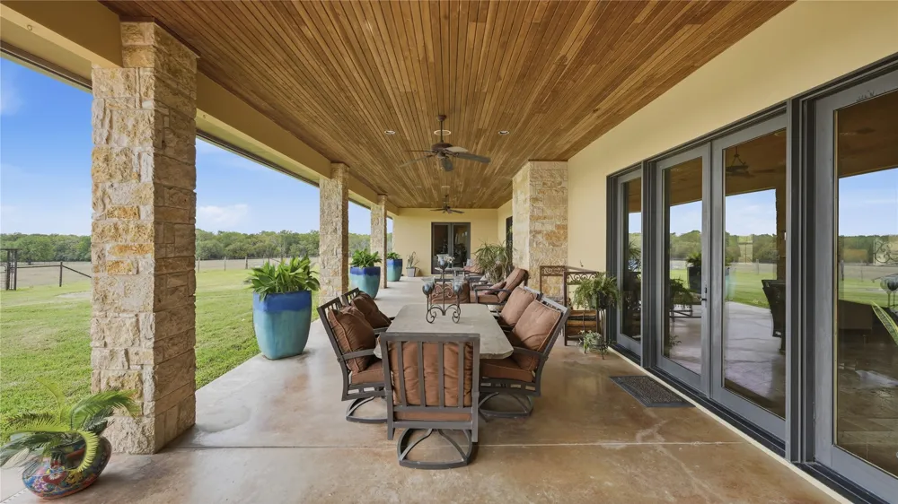 13661 E HIGHWAY 90 Kingsbury, TX 78638