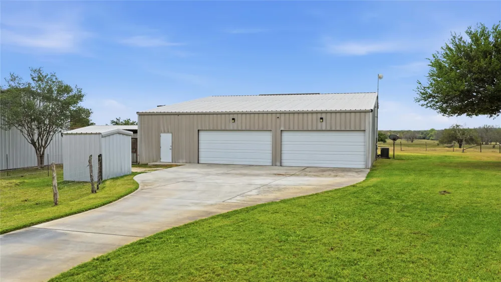 13661 E HIGHWAY 90 Kingsbury, TX 78638