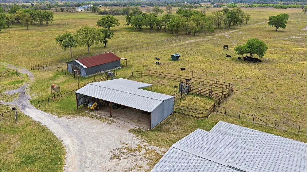 13661 E HIGHWAY 90 Kingsbury, TX 78638