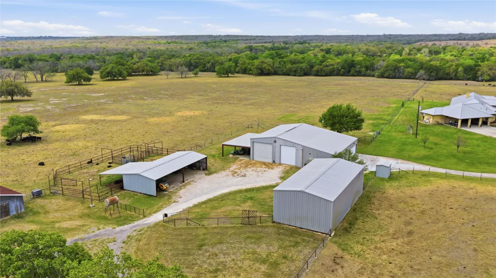 13661 E HIGHWAY 90 Kingsbury, TX 78638
