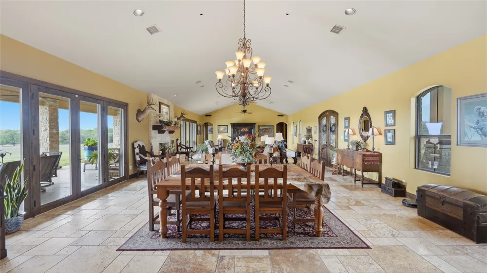 13661 E HIGHWAY 90 Kingsbury, TX 78638