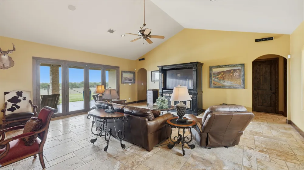 13661 E HIGHWAY 90 Kingsbury, TX 78638