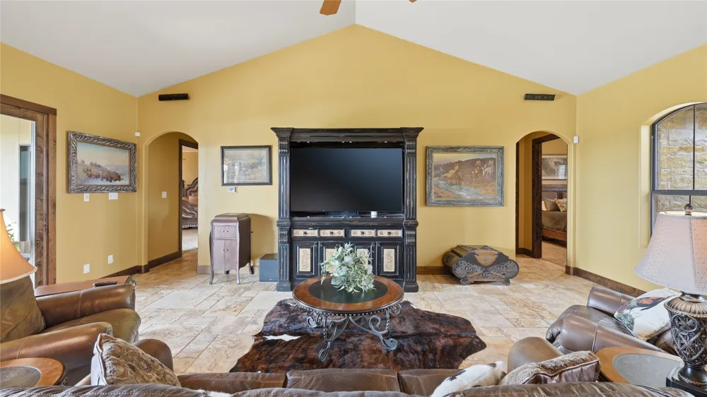 13661 E HIGHWAY 90 Kingsbury, TX 78638