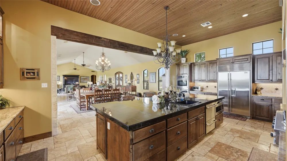 13661 E HIGHWAY 90 Kingsbury, TX 78638