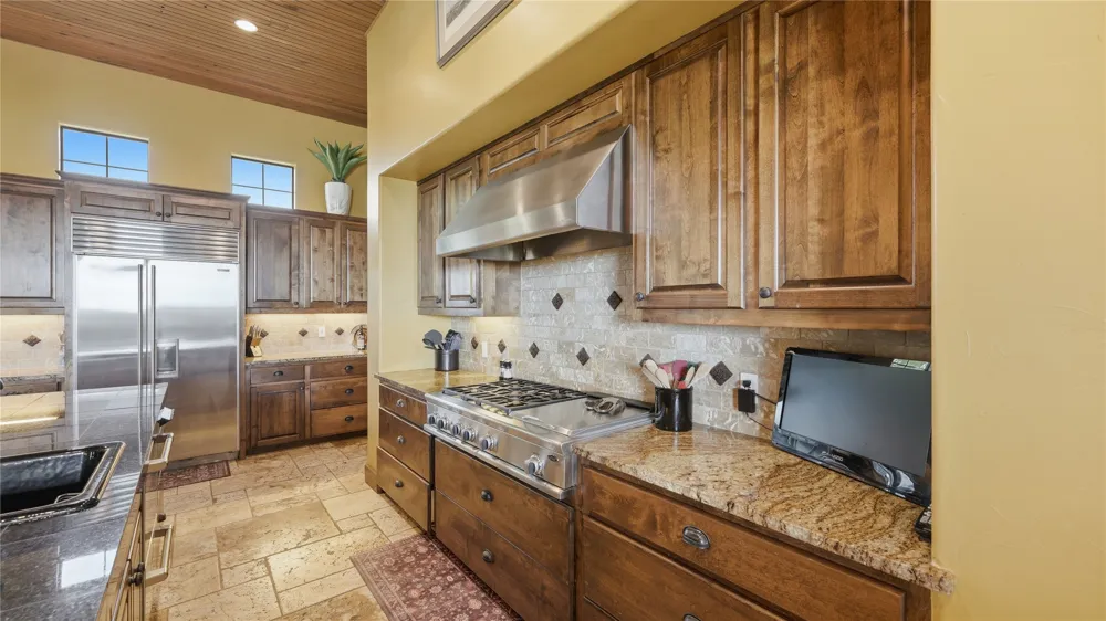 13661 E HIGHWAY 90 Kingsbury, TX 78638