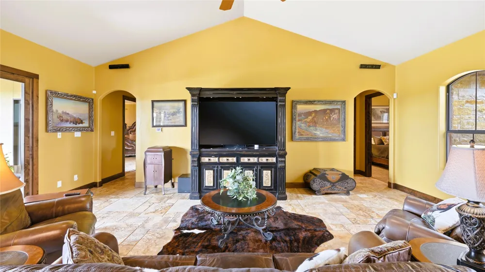 13661 E HIGHWAY 90 Kingsbury, TX 78638