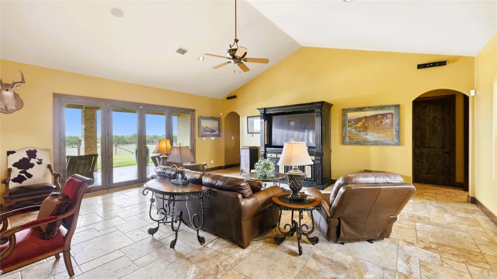 13661 E HIGHWAY 90 Kingsbury, TX 78638