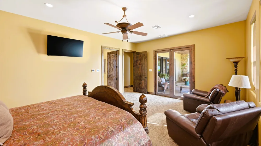 13661 E HIGHWAY 90 Kingsbury, TX 78638