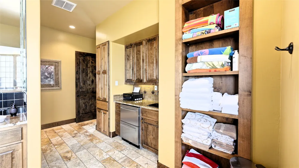 13661 E HIGHWAY 90 Kingsbury, TX 78638