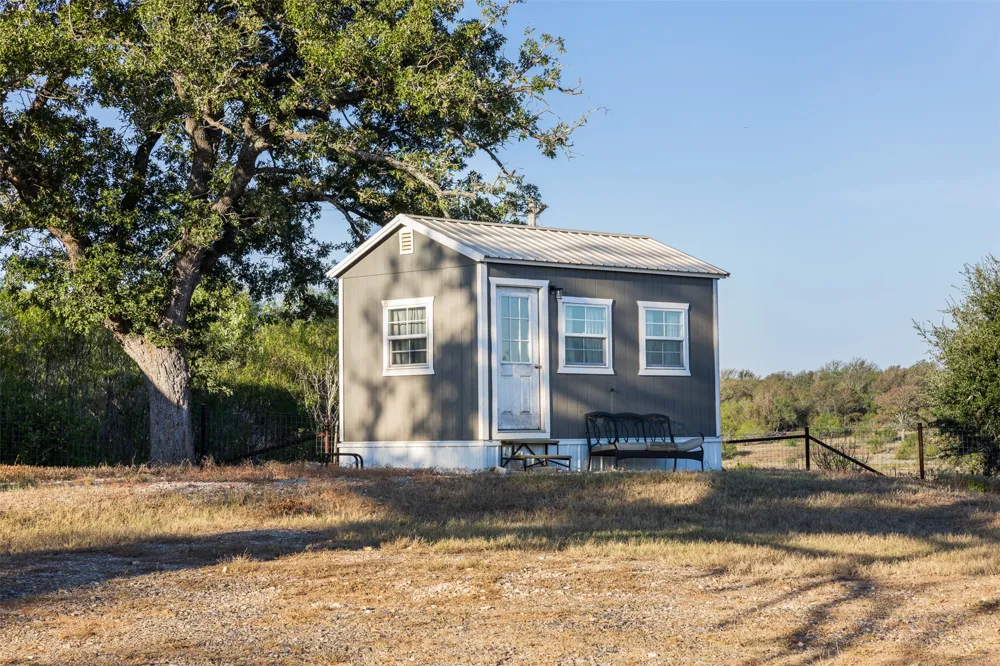3270 Fm 671 Luling, TX 78648