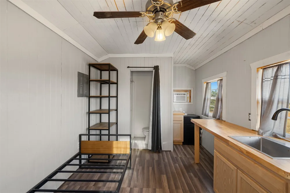 3270 Fm 671 Luling, TX 78648