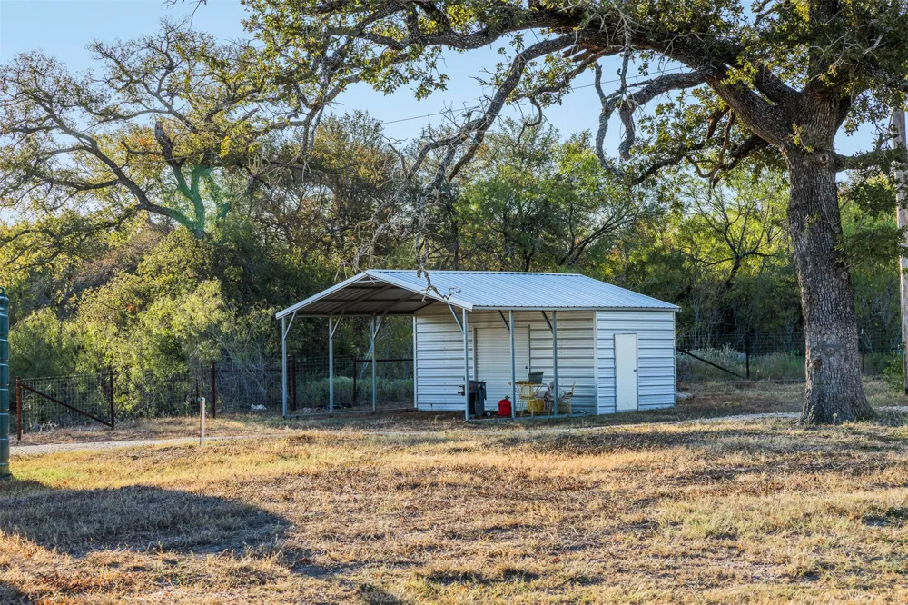 3270 Fm 671 Luling, TX 78648
