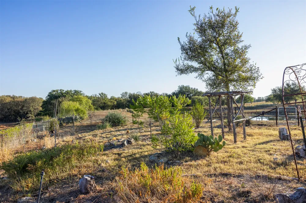 3270 Fm 671 Luling, TX 78648