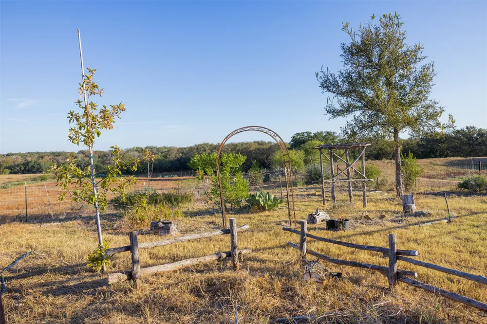 3270 Fm 671 Luling, TX 78648