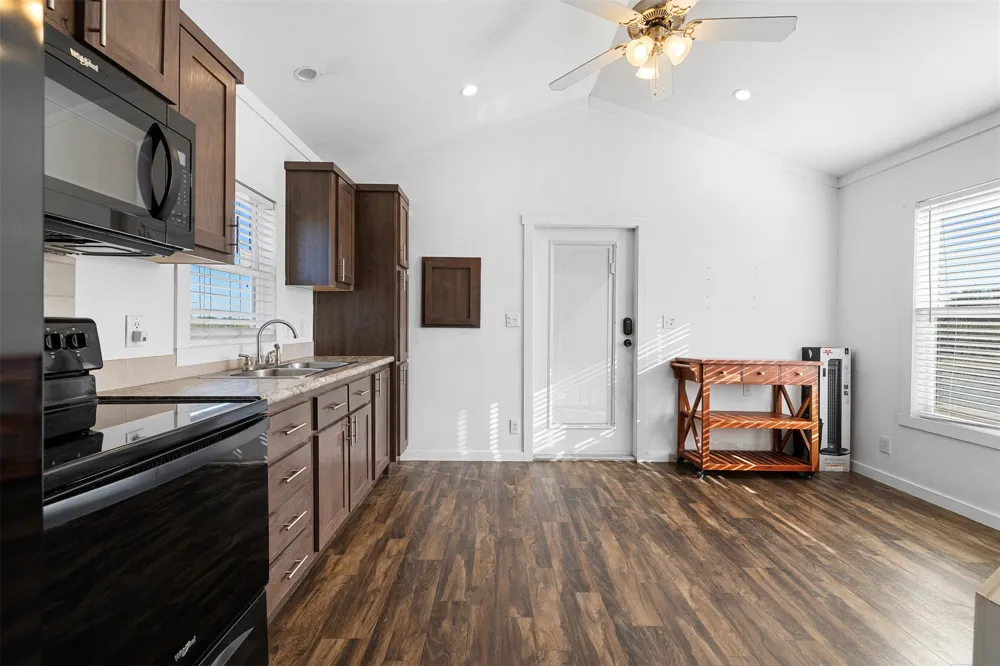 3270 Fm 671 Luling, TX 78648