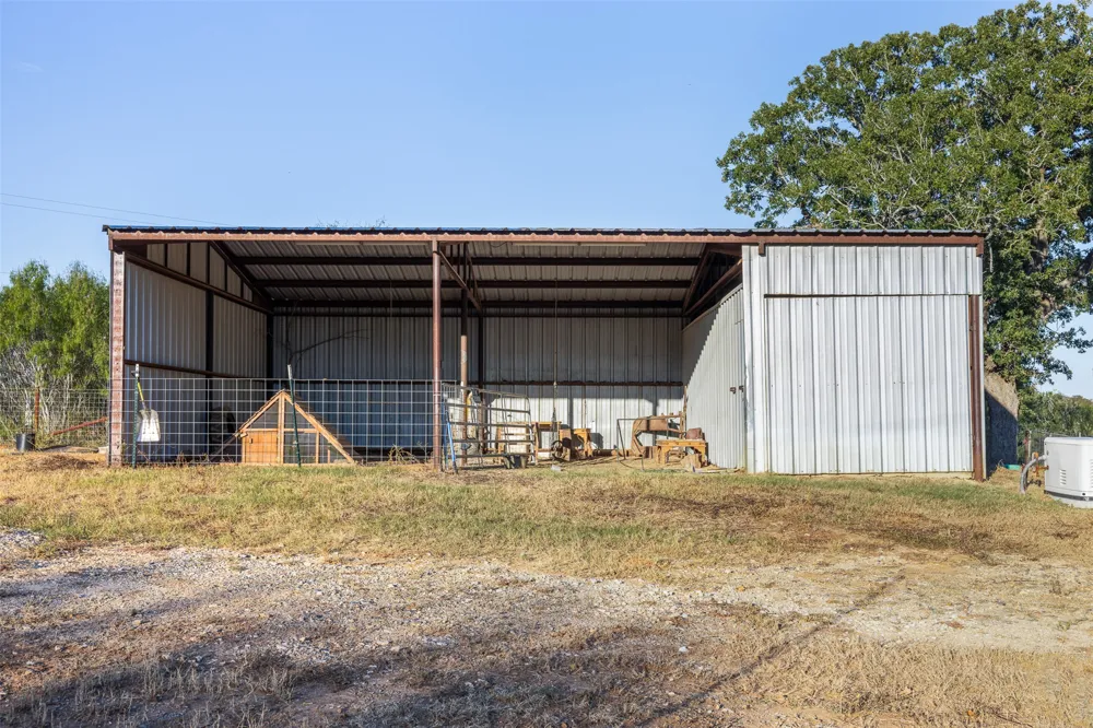 3270 Fm 671 Luling, TX 78648
